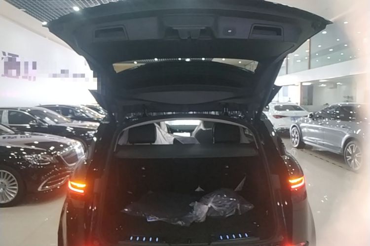 Used Land Rover Range Evoque 2026 Model Range Rover Velar L SE Trunk