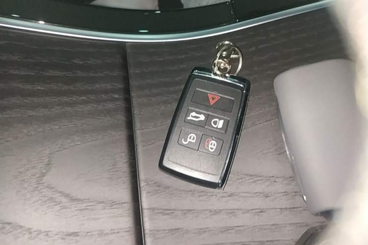 Used Land Rover Range Evoque 2026 Model Range Rover Velar L SE Vehicle Key