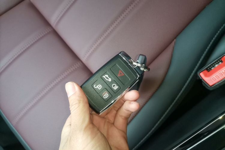 Used Land Rover Range Evoque 2026 Model Range Rover Velar L SE Interior 1