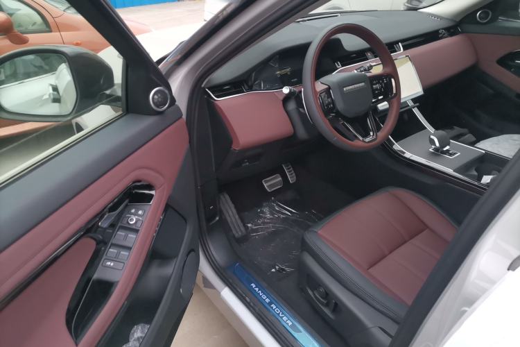 Used Land Rover Range Evoque 2026 Model Range Rover Velar L SE Interior 3