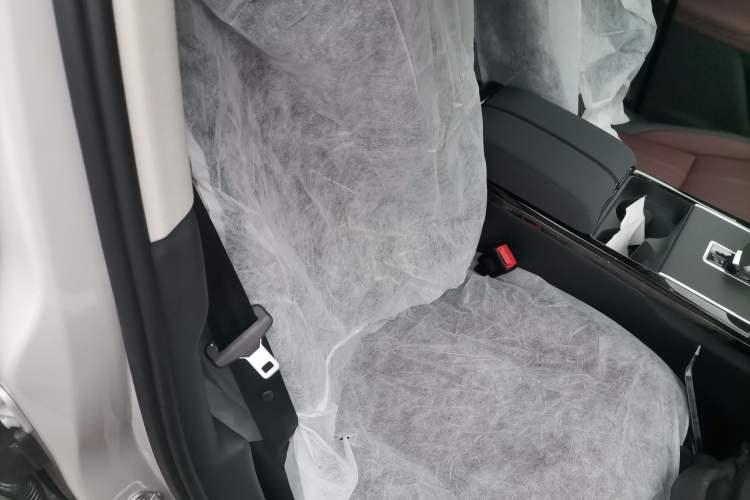Used Land Rover Range Evoque 2026 Model Range Rover Velar L SE Right Front Seat