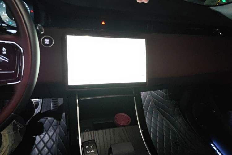 Used Land Rover Range Evoque 2026 Model Range Rover Velar L SE Audio And AC Panel