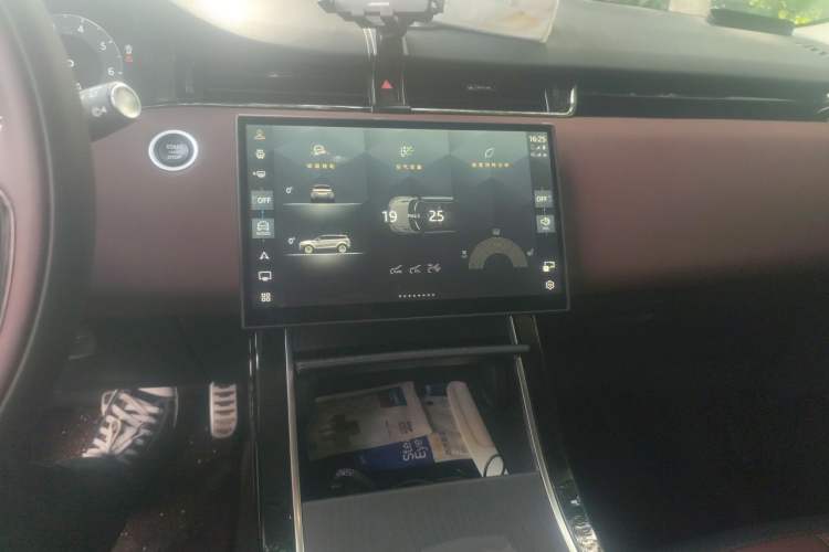 Used Land Rover Range Evoque 2026 Model Range Rover Velar L SE Audio And AC Panel