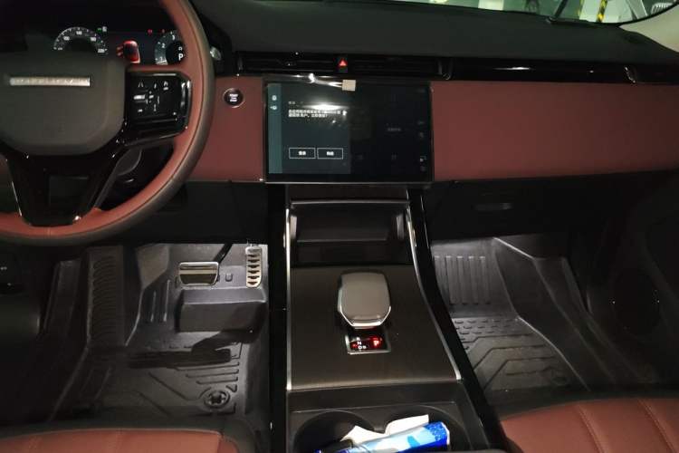Used Land Rover Range Evoque 2026 Model Range Rover Velar L SE Audio And AC Panel