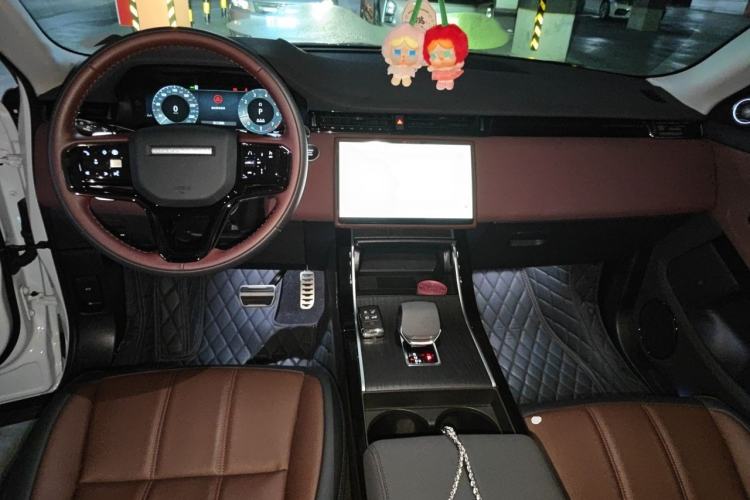 Used Land Rover Range Evoque 2026 Model Range Rover Velar L SE Center Console