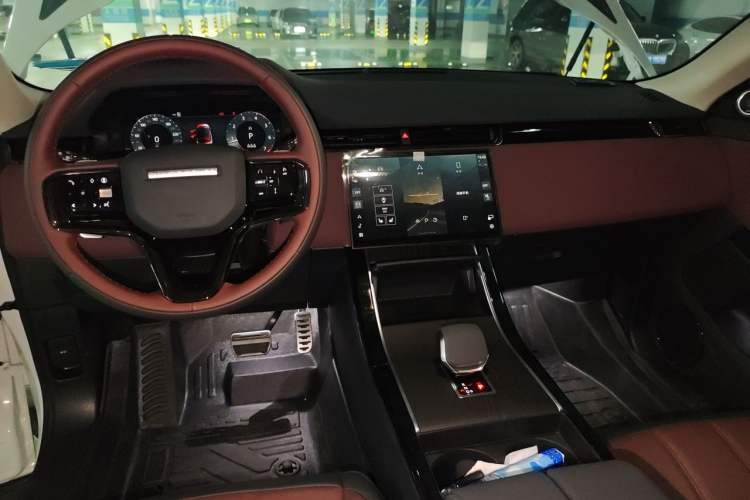 Used Land Rover Range Evoque 2026 Model Range Rover Velar L SE Center Console
