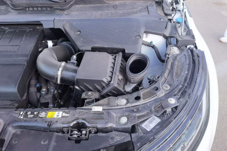 Used Land Rover Range Evoque 2026 Model Range Rover Velar L SE Engine Bay Left