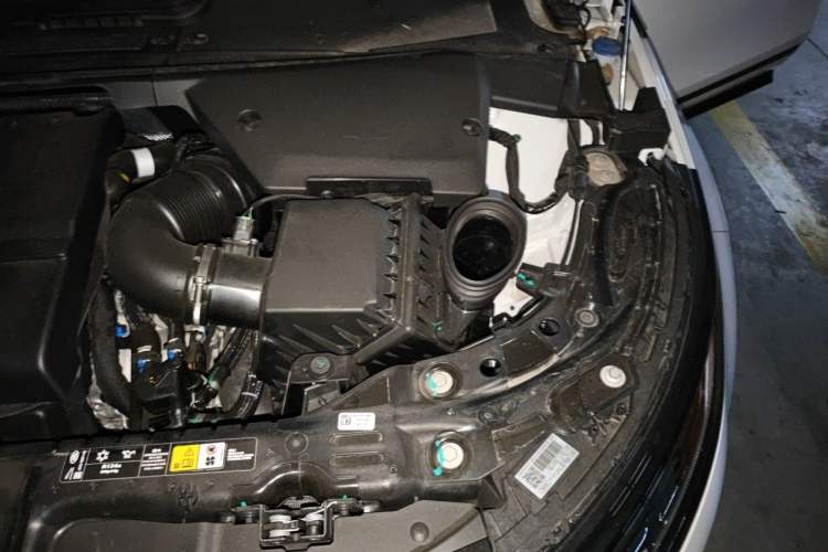 Used Land Rover Range Evoque 2026 Model Range Rover Velar L SE Engine Bay Left
