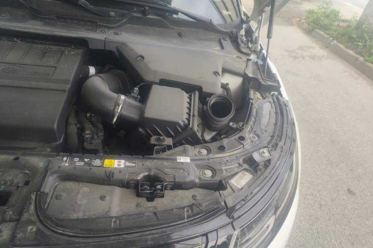 Used Land Rover Range Evoque 2026 Model Range Rover Velar L SE Engine Bay Left