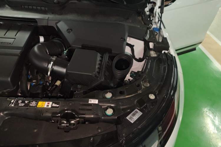 Used Land Rover Range Evoque 2026 Model Range Rover Velar L SE Engine Bay Left