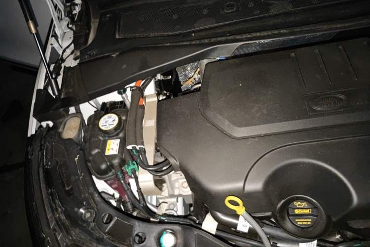 Used Land Rover Range Evoque 2026 Model Range Rover Velar L SE Engine Bay Right