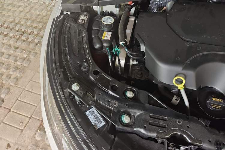 Used Land Rover Range Evoque 2026 Model Range Rover Velar L SE Engine Bay Right