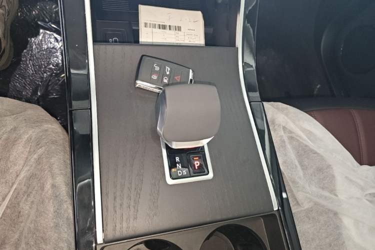 Used Land Rover Range Evoque 2026 Model Range Rover Velar L SE Gear Lever