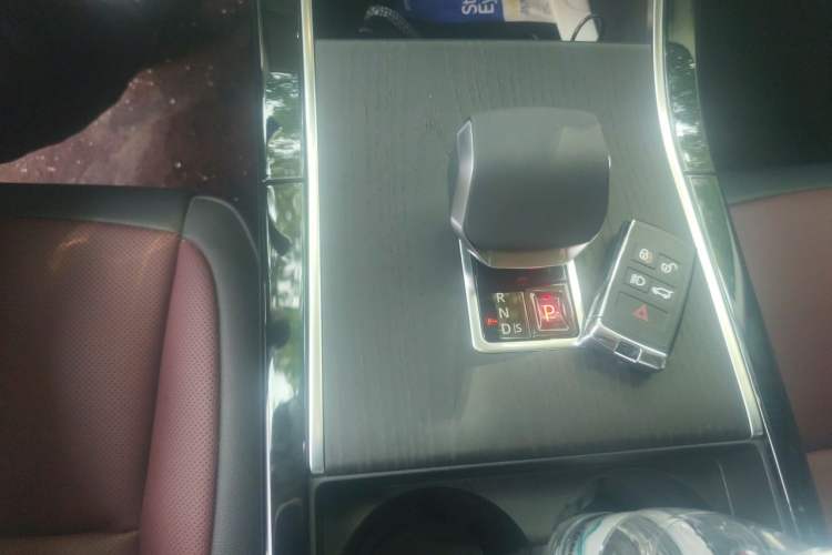 Used Land Rover Range Evoque 2026 Model Range Rover Velar L SE Gear Lever