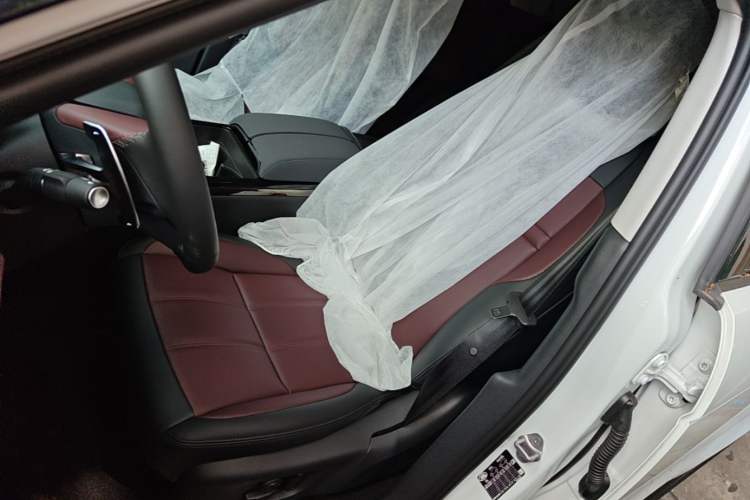 Used Land Rover Range Evoque 2026 Model Range Rover Velar L SE Left Front Seat