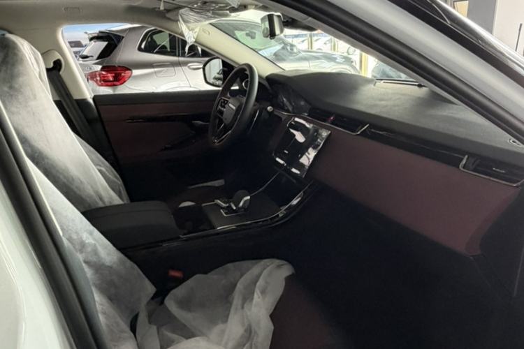 Used Land Rover Range Evoque 2026 Model Range Rover Velar L SE Left Front Seat