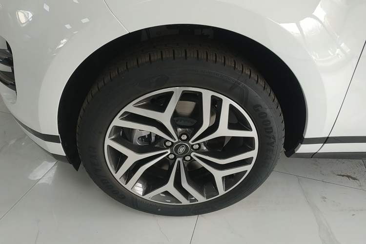 Used Land Rover Range Evoque 2026 Model Range Rover Velar L SE Left Front Wheel Hub