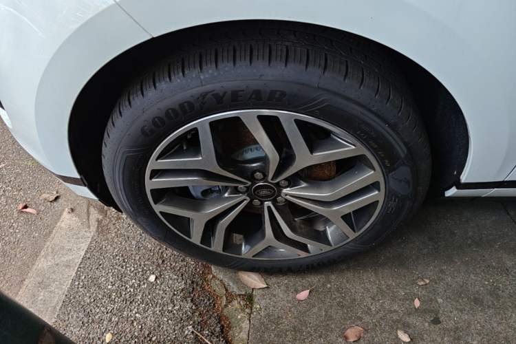 Used Land Rover Range Evoque 2026 Model Range Rover Velar L SE Left Front Wheel Hub