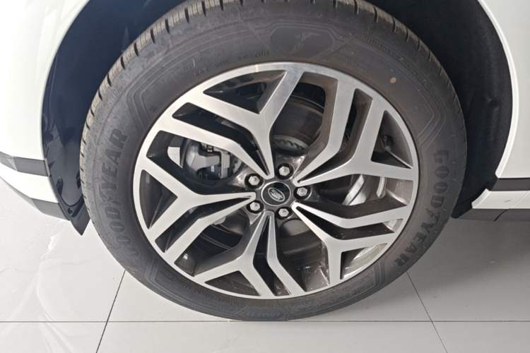 Used Land Rover Range Evoque 2026 Model Range Rover Velar L SE Left Front Wheel Hub