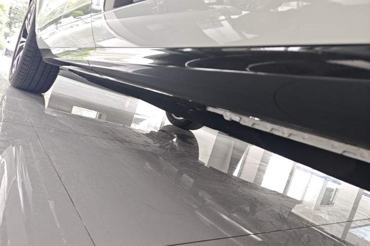 Used Land Rover Range Evoque 2026 Model Range Rover Velar L SE Left Side Sill