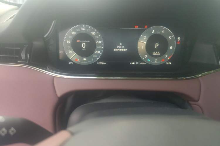 Used Land Rover Range Evoque 2026 Model Range Rover Velar L SE Odometer Close Up
