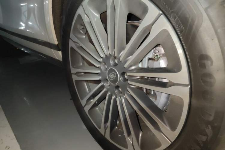 Used Land Rover Range Evoque 2026 Model Range Rover Velar L HSE Right Front Wheel Hub
