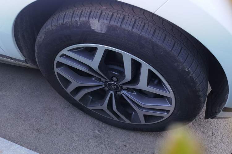 Used Land Rover Range Evoque 2026 Model Range Rover Velar L SE Right Front Wheel Hub