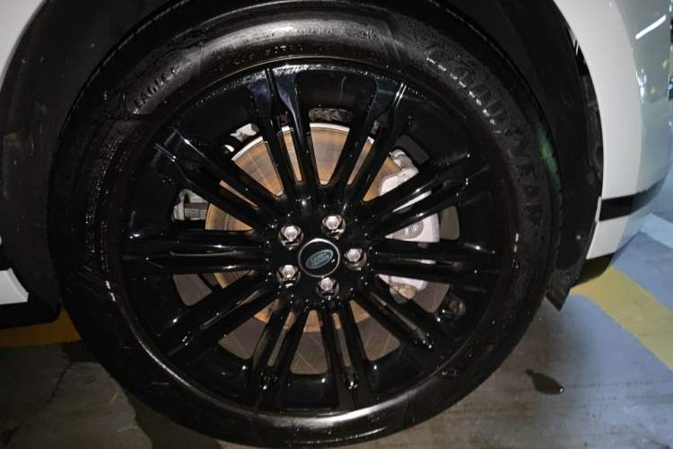 Used Land Rover Range Evoque 2026 Model Range Rover Velar L SE Right Front Wheel Hub