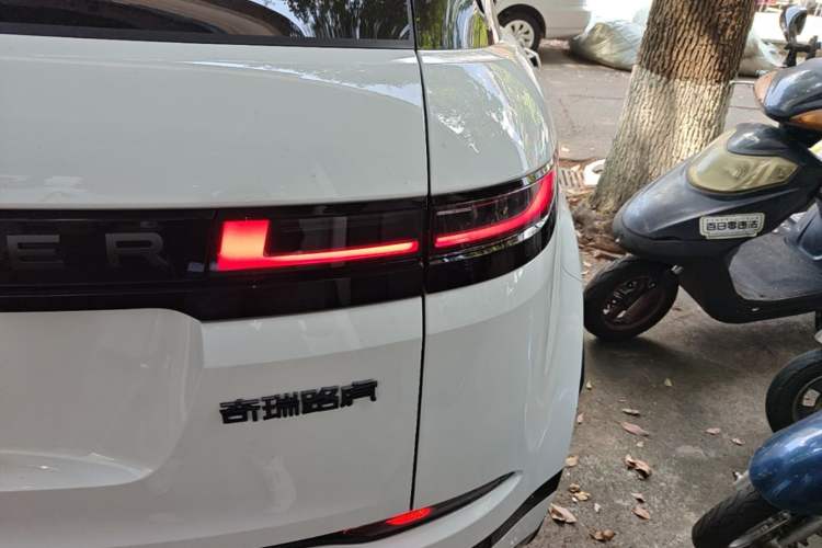 Used Land Rover Range Evoque 2026 Model Range Rover Velar L SE Right Rear Taillight