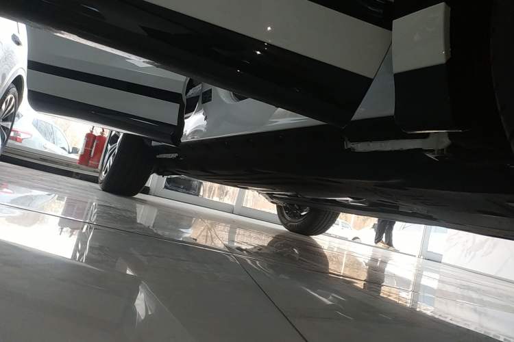 Used Land Rover Range Evoque 2026 Model Range Rover Velar L SE Right Side Sill