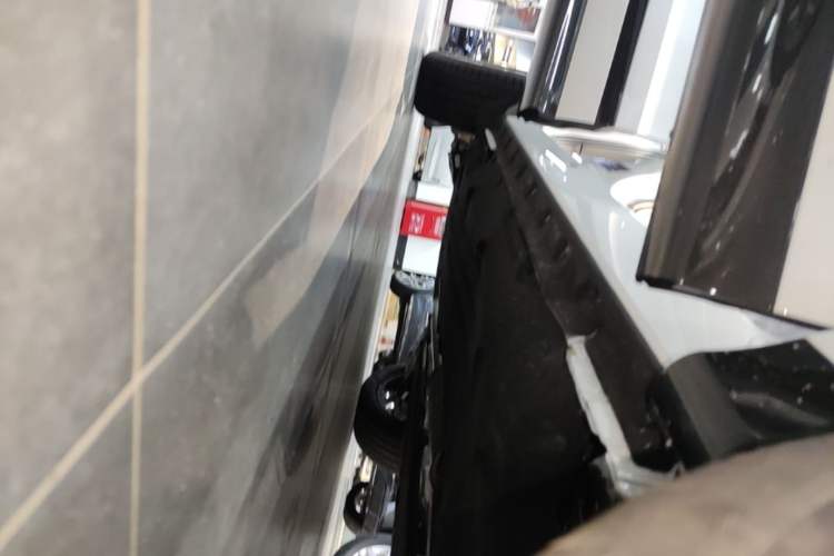 Used Land Rover Range Evoque 2026 Model Range Rover Velar L SE Right Side Sill