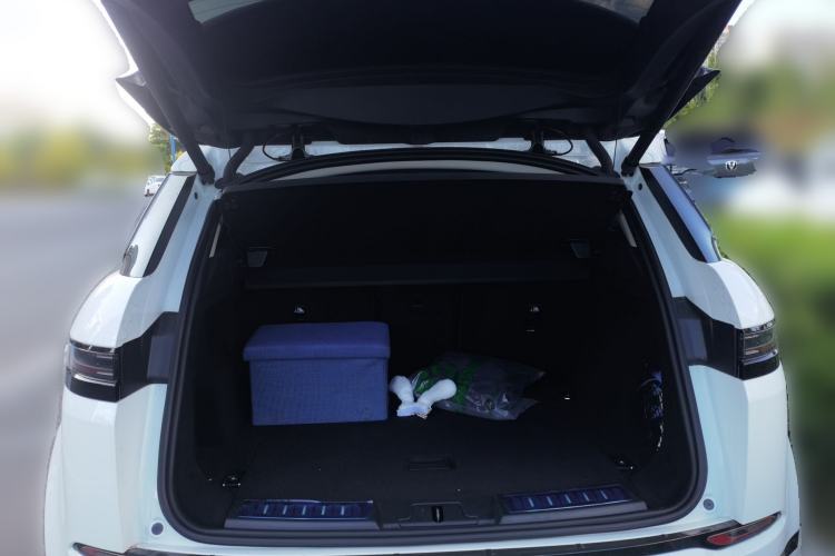 Used Land Rover Range Evoque 2026 Model Range Rover Velar L SE Trunk