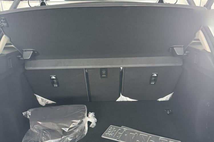 Used Land Rover Range Evoque 2026 Model Range Rover Velar L SE Trunk