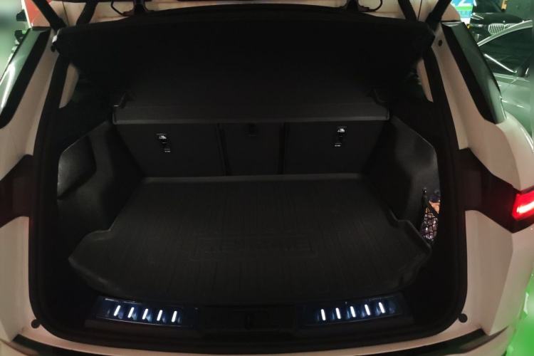 Used Land Rover Range Evoque 2026 Model Range Rover Velar L SE Trunk
