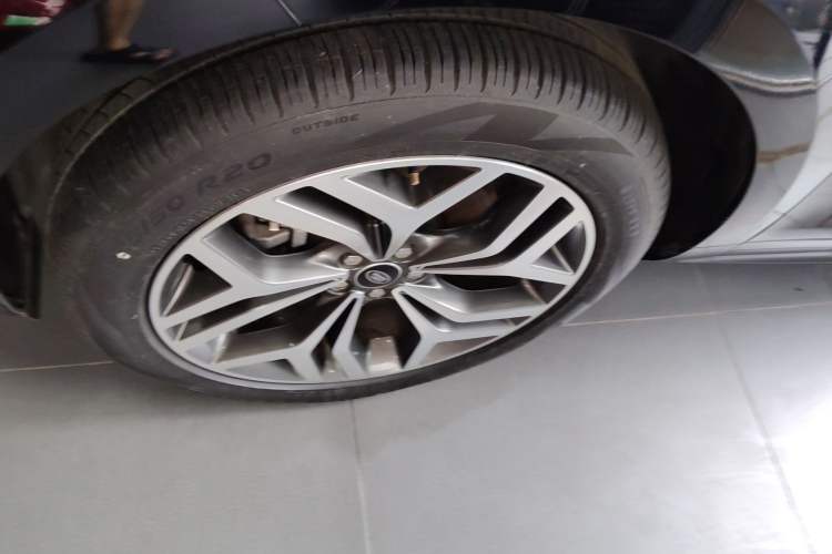 Used Land Rover Range Evoque New Energy 2022 Aurora L P300e Plug-in Hybrid Electric Version Left Front Wheel Hub