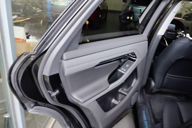 Used Land Rover Range Evoque New Energy 2022 Aurora L P300e Plug-in Hybrid Electric Version Left Rear Door Interior