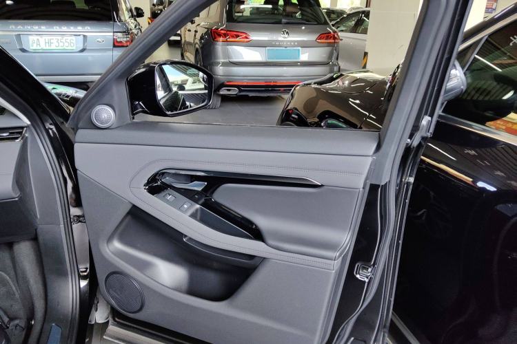 Used Land Rover Range Evoque New Energy 2022 Aurora L P300e Plug-in Hybrid Electric Version Right Front Door Interior