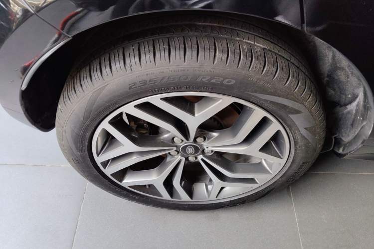 Used Land Rover Range Evoque New Energy 2022 Aurora L P300e Plug-in Hybrid Electric Version Right Rear Wheel Hub