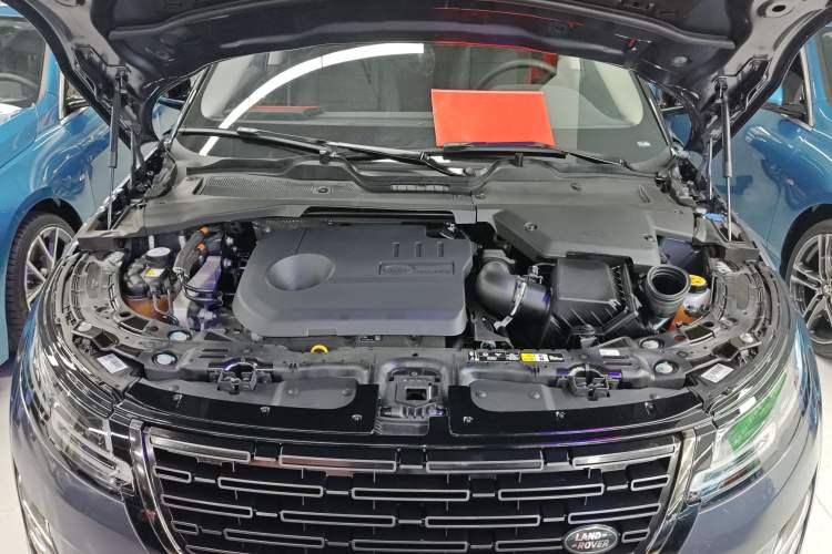 Used Land Rover Range Evoque New Energy 2023 Aurora L P300e Plug-in Hybrid Electric Version Engine Bay
