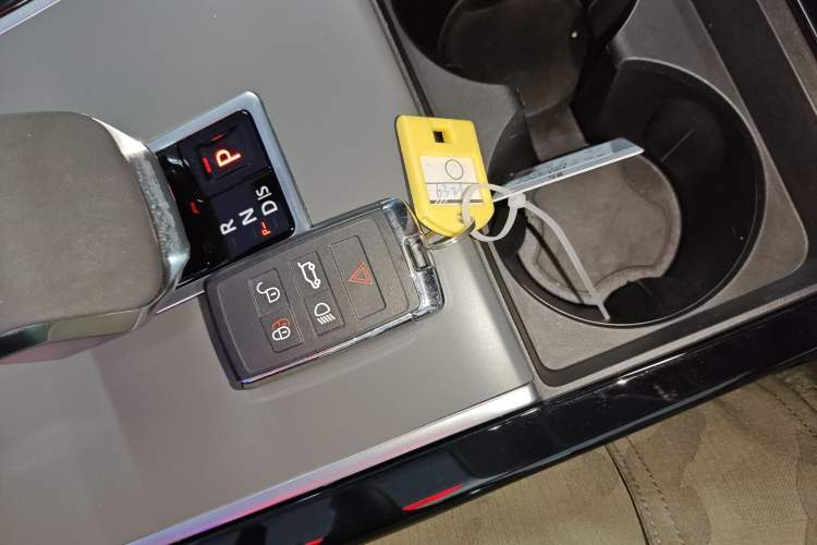 Used Land Rover Range Evoque New Energy 2023 Aurora L P300e Plug-in Hybrid Electric Version Interior 1