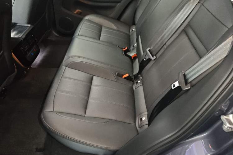 Used Land Rover Range Evoque New Energy 2023 Aurora L P300e Plug-in Hybrid Electric Version Interior 4