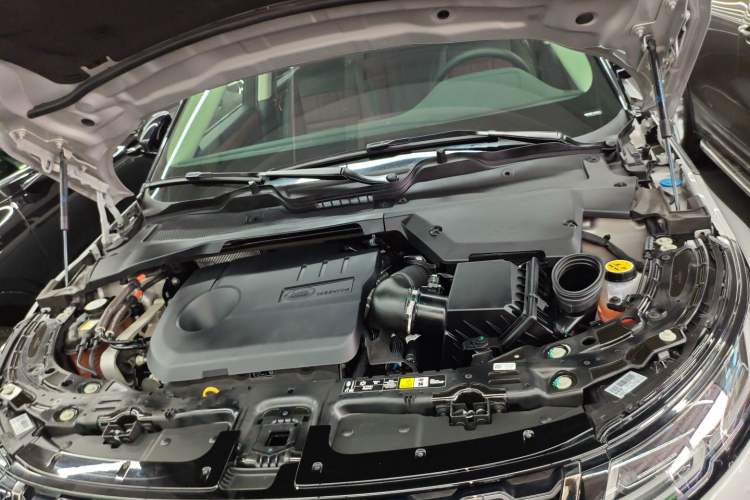 Used Land Rover Range Evoque New Energy 2023 Aurora L P300e Plug-in Hybrid Electric Version Engine Bay