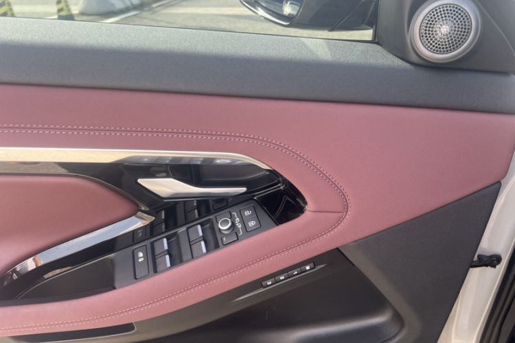 Used Land Rover Range Evoque New Energy 2023 Aurora L P300e Plug-in Hybrid Electric Version Interior 13