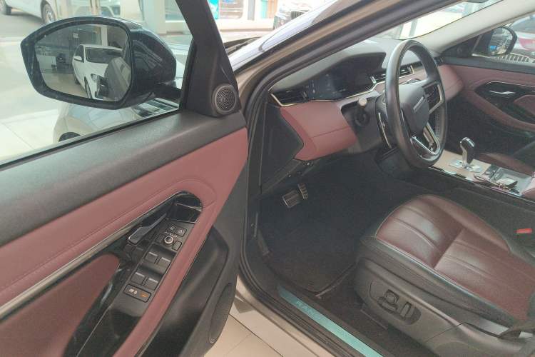 Used Land Rover Range Evoque New Energy 2022 Aurora L P300e Plug-in Hybrid Electric Version Interior 3