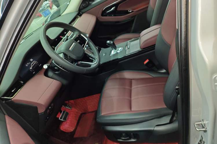 Used Land Rover Range Evoque New Energy 2023 Aurora L P300e Plug-in Hybrid Electric Version Left Front Seat