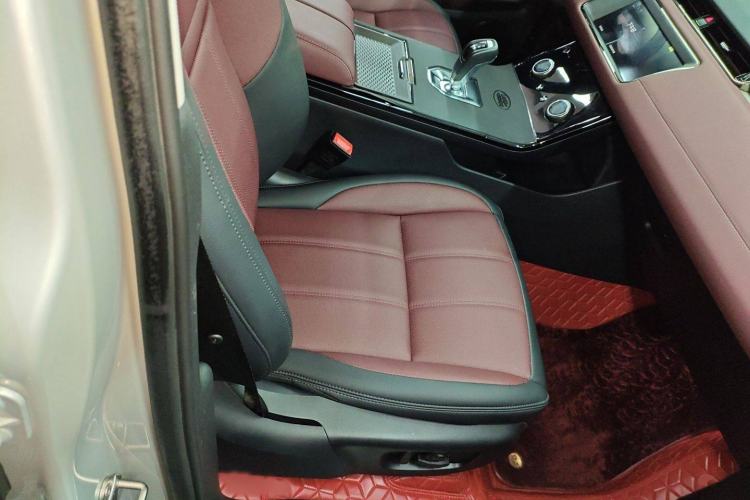 Used Land Rover Range Evoque New Energy 2023 Aurora L P300e Plug-in Hybrid Electric Version Right Front Seat