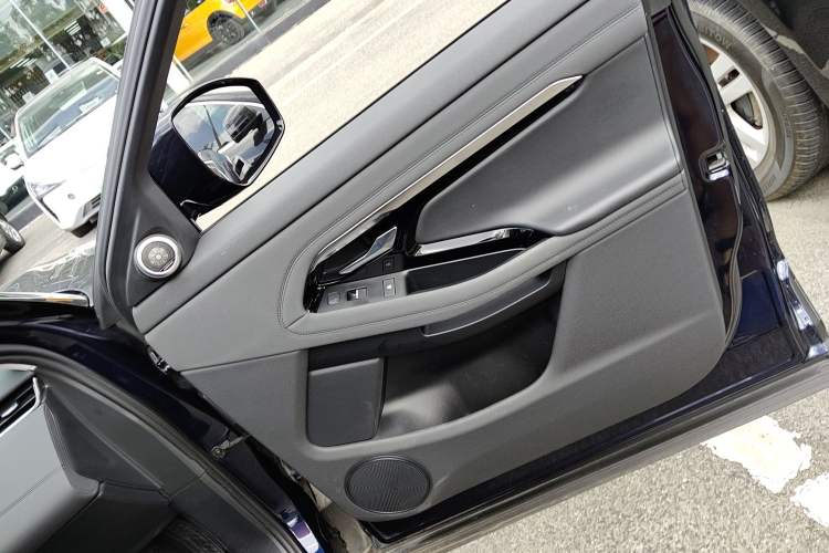 Used Land Rover Range Evoque New Energy 2021 Aurora L P300e Luxury Edition Right Front Door Interior