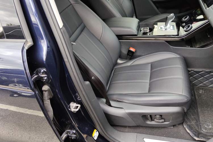 Used Land Rover Range Evoque New Energy 2021 Aurora L P300e Luxury Edition Right Front Seat
