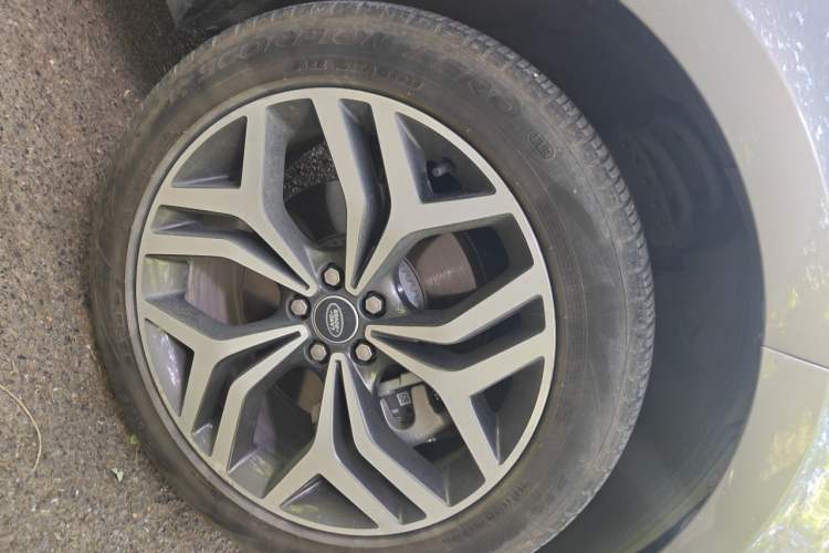Used Land Rover Range Evoque New Energy 2021 Aurora L P300e Luxury Edition Right Front Wheel Hub