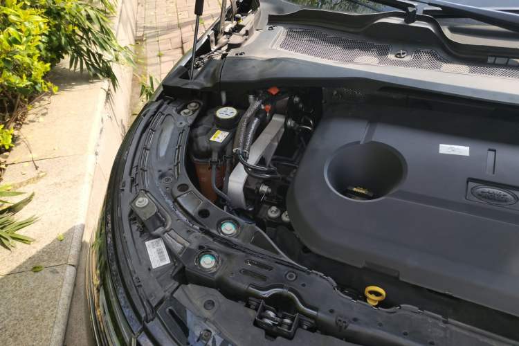 Used Land Rover Range Evoque New Energy 2021 Aurora L P300e Luxury Edition Engine Bay Right